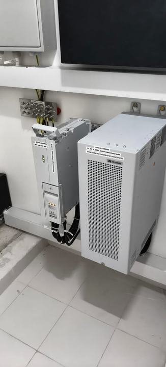 Active unit with DC power terminal