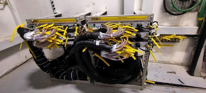 RHUB rack with labeled fibers