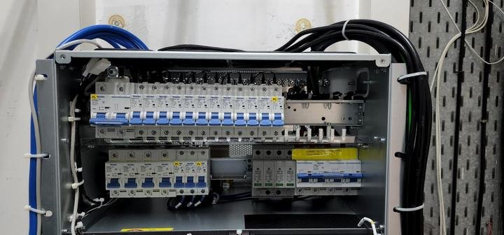 Distribution board breakers