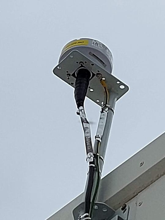 GPS antenna on a grounded bracket