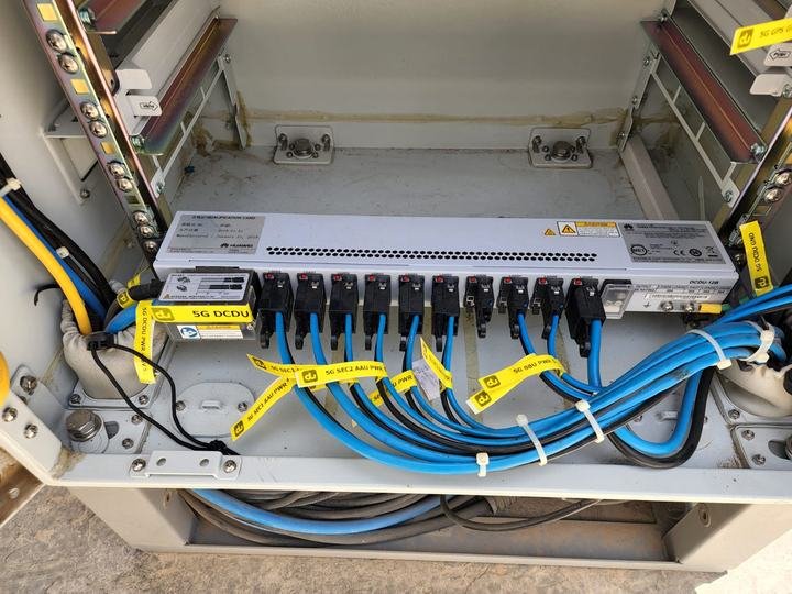 Huawei 5G DCDU with labeled power cables